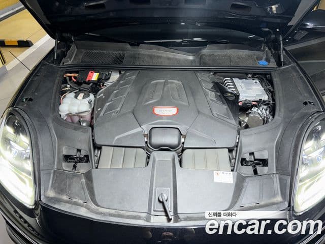 Porsche Cayenne 2022 — Photo 12/18