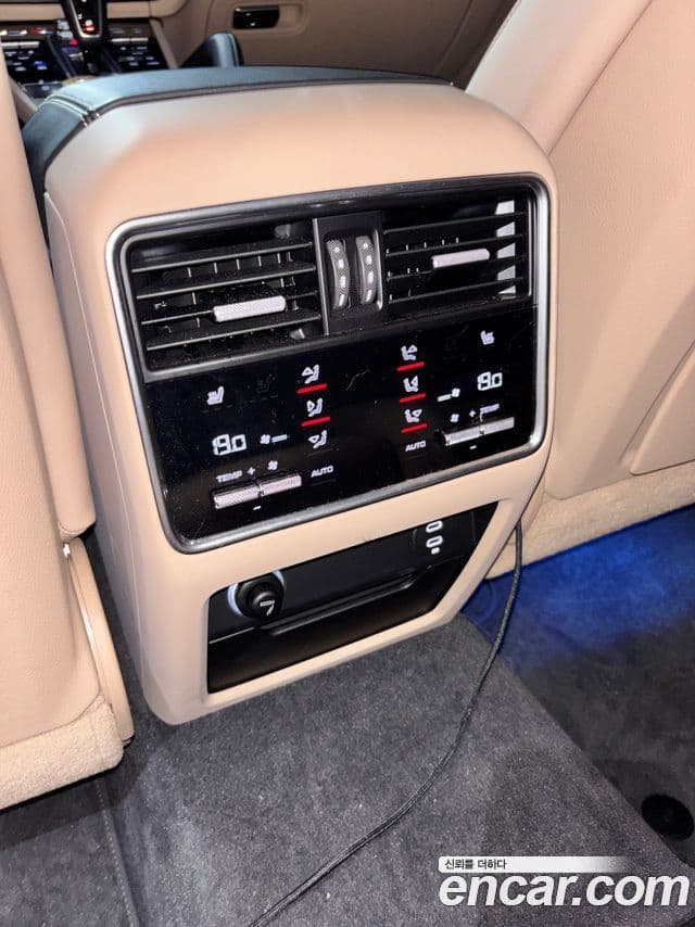 Porsche Cayenne 2022 — Photo 11/18