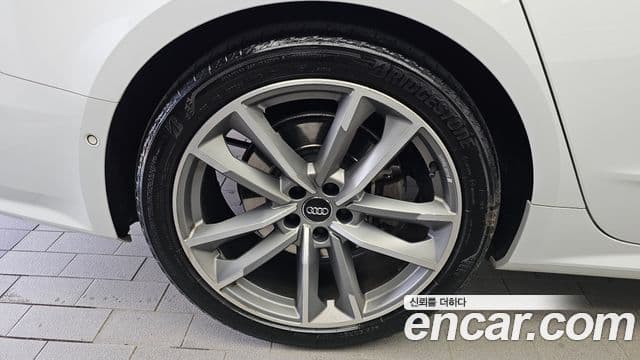Audi A7 2020 — ფოტო 3/20
