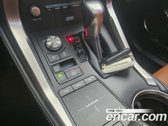 Lexus NX300h 2021 — Şəkil 20/20