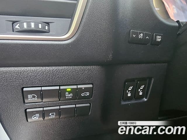 Lexus NX300h 2021 — Şəkil 18/20