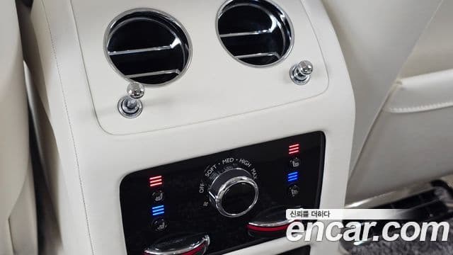 Rolls-Royce Ghost 2021 — Şəkil 26/34