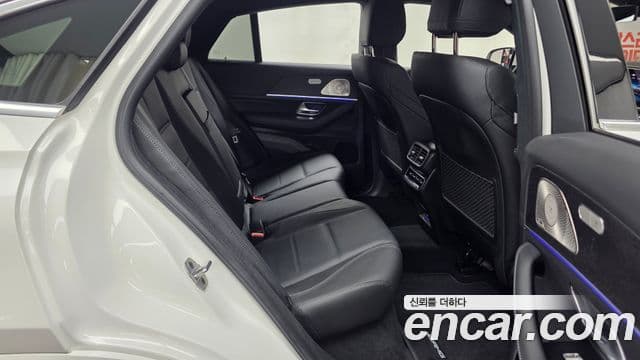 Mercedes-Benz GLE-Class 2023 — Photo 23/32