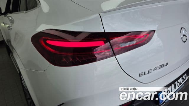 Mercedes-Benz GLE-Class 2023 — Photo 20/32