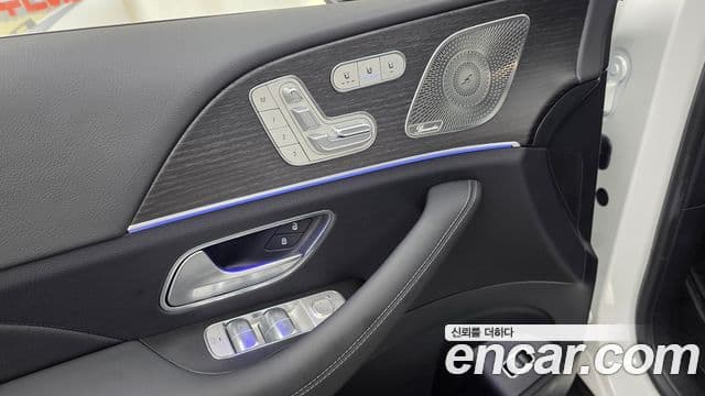 Mercedes-Benz GLE-Class 2023 — Photo 2/32