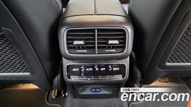 Mercedes-Benz GLE-Class 2023 — Photo 14/32