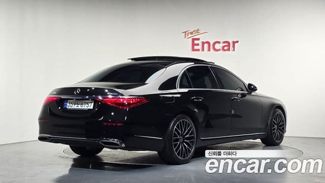 Mercedes-Benz S-Class 2023 — Photo 6/34