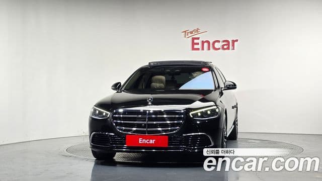 Mercedes-Benz S-Class 2023 — Photo 8/34