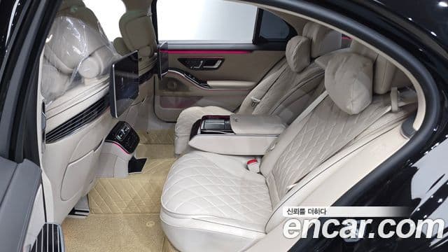 Mercedes-Benz S-Class 2023 — Photo 11/34