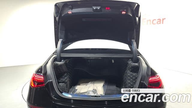 Mercedes-Benz S-Class 2023 — Photo 19/34