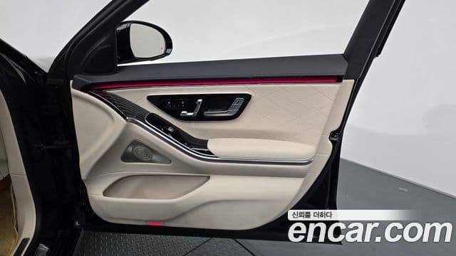 Mercedes-Benz S-Class 2023 — Photo 7/34