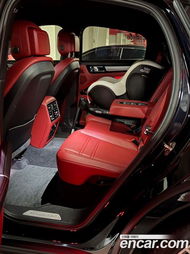 Porsche Cayenne 2022 — Photo 19/20