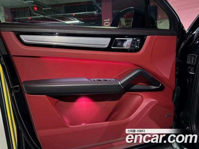 Porsche Cayenne 2022 — Photo 18/20