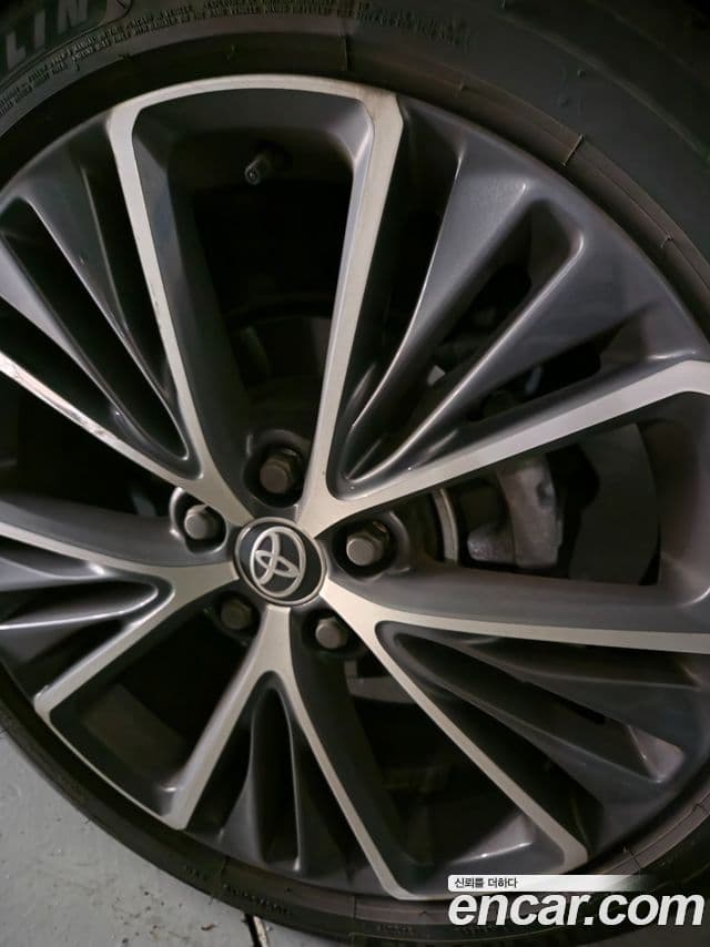 Toyota Prius 2024 — Фото 12/20