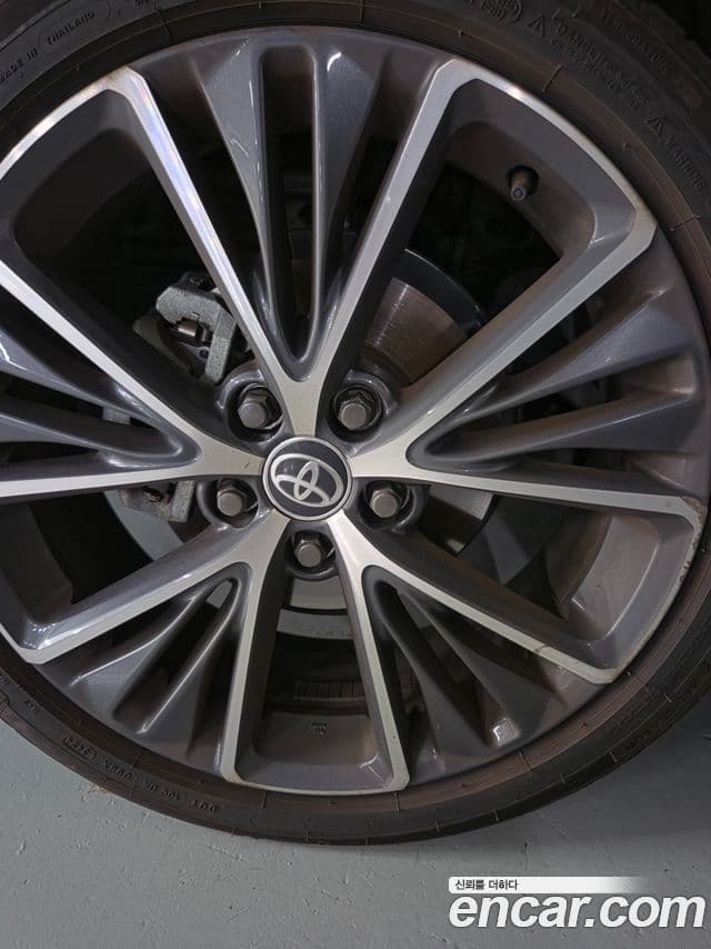Toyota Prius 2024 — Фото 13/20