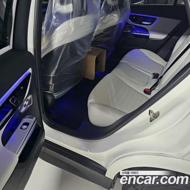 Mercedes-Benz GLC-Class 2026 — Photo 9/14