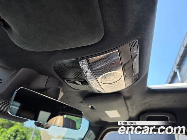 Mercedes-Benz G-Class 2024 — Photo 2/17