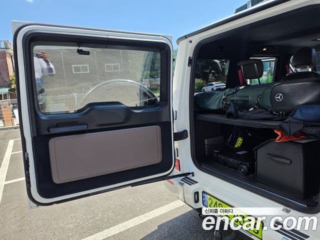 Mercedes-Benz G-Class 2024 — Photo 10/17