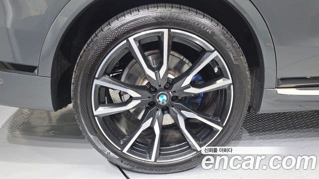 BMW X7 2022 — Photo 2/20