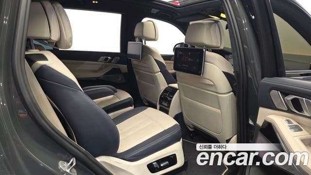 BMW X7 2022 — Photo 18/20