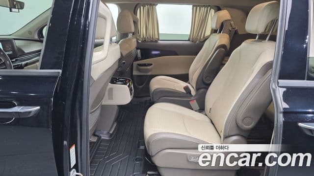 Kia Carnival 2022 — Şəkil 31/35