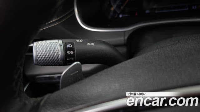 Genesis GV80 2020 — ფოტო 32/33