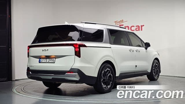 Kia Carnival 2024 — Şəkil 2/32