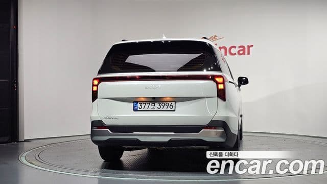 Kia Carnival 2024 — Şəkil 8/32