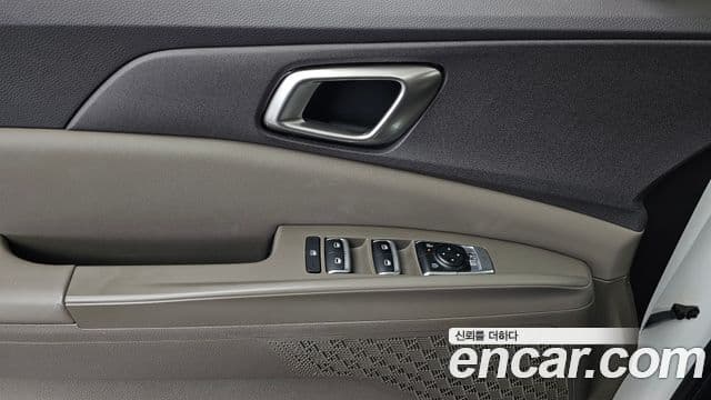 Kia Carnival 2024 — Şəkil 28/32