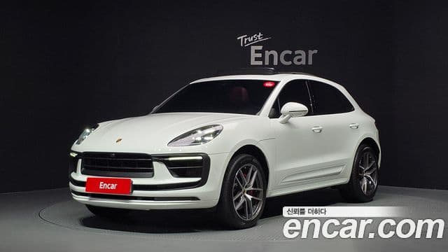 Porsche Macan 2022 — Фото 9/20