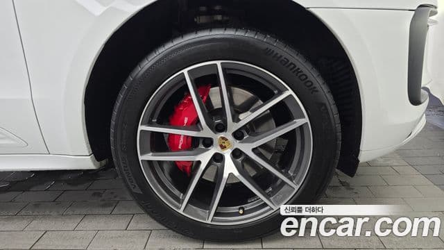 Porsche Macan 2022 — Photo 12/31