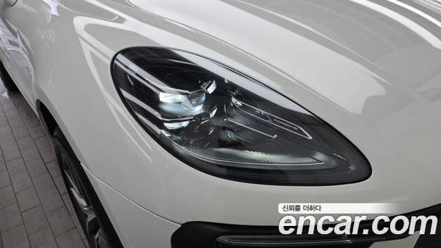 Porsche Macan 2022 — Photo 27/31