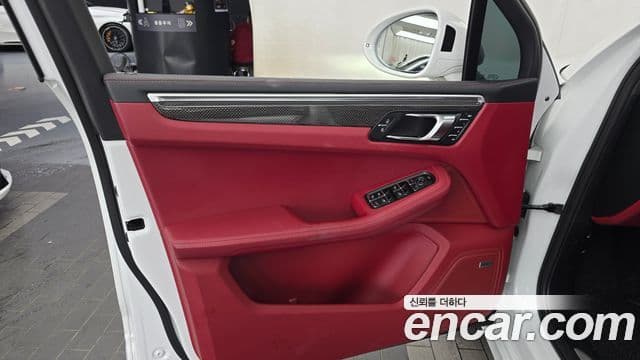 Porsche Macan 2022 — Photo 6/31