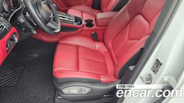 Porsche Macan 2022 — Photo 3/31