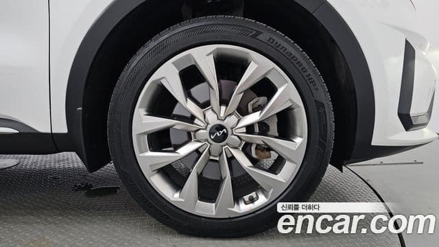 Kia Sorento 2022 — ფოტო 18/34