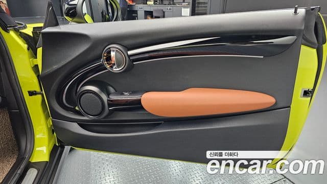 Mini Cooper S Convertible 2021 — ფოტო 2/32