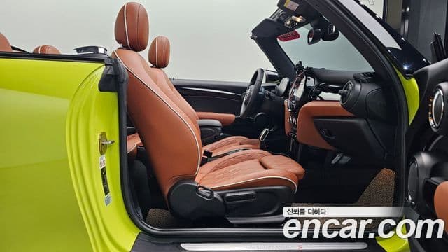 Mini Cooper S Convertible 2021 — ფოტო 22/32