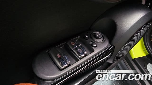 Mini Cooper S Convertible 2021 — ფოტო 27/32