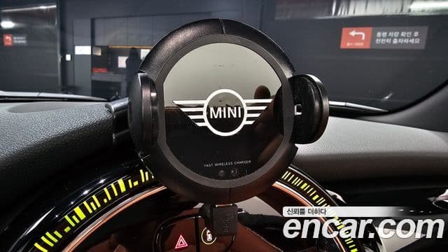 Mini Cooper S Convertible 2021 — ფოტო 24/32