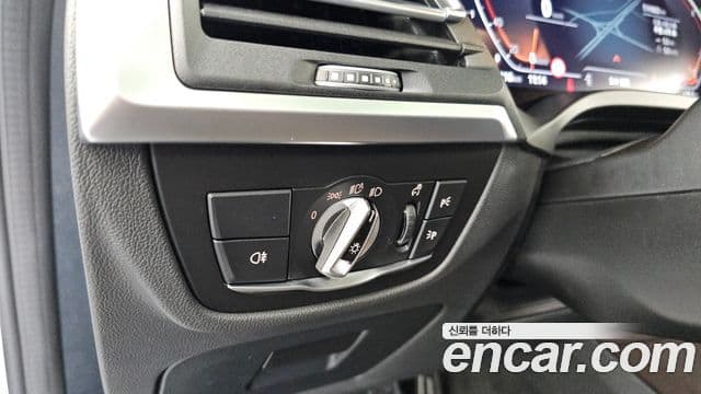 BMW X4 2025 — Photo 27/35