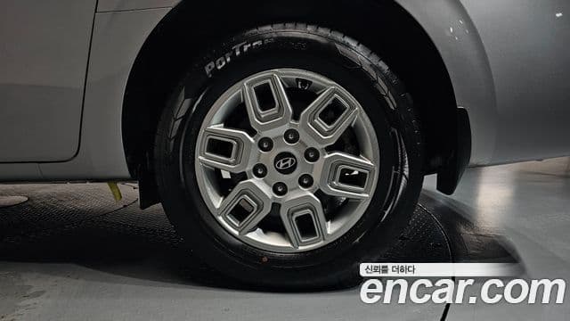 Hyundai Staria 2024 — Photo 12/31