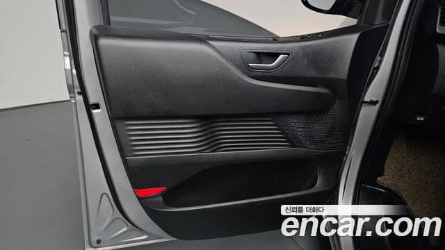 Hyundai Staria 2024 — Photo 29/31