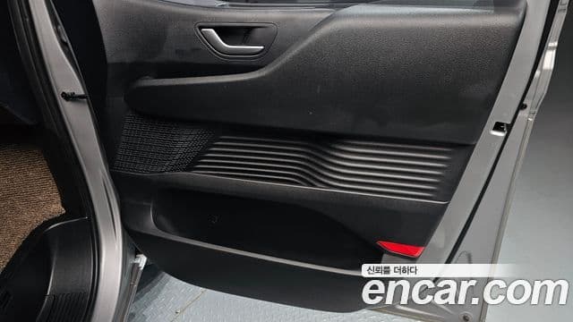 Hyundai Staria 2024 — Photo 19/31