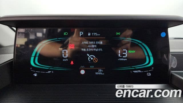 Hyundai Staria 2025 — Фото 8/20