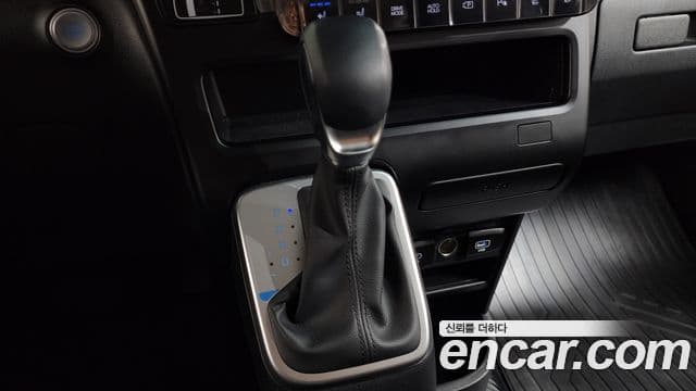 Hyundai Staria 2025 — Фото 9/20