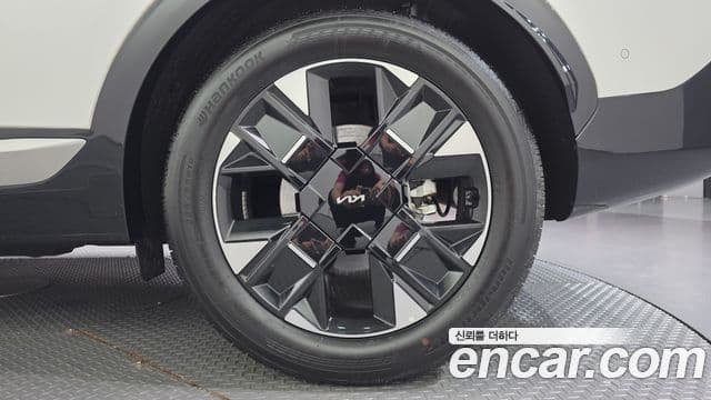 Kia Sportage 2025 — Photo 2/35