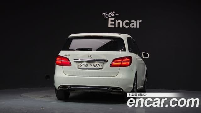 Mercedes-Benz B-Class 2018 — ფოტო 18/29