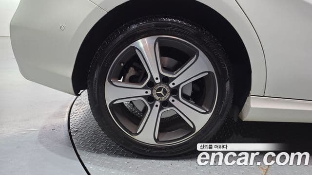 Mercedes-Benz B-Class 2018 — ფოტო 21/29