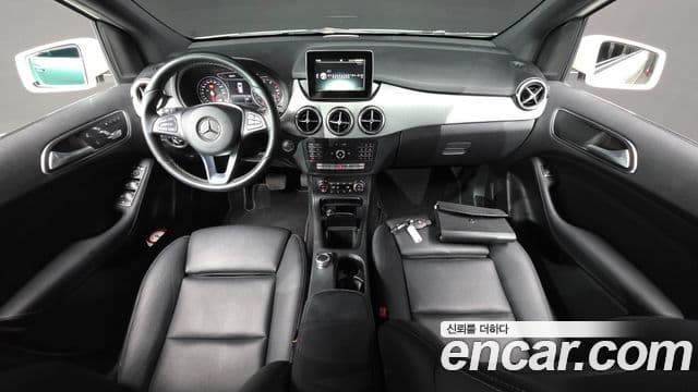 Mercedes-Benz B-Class 2018 — ფოტო 5/29