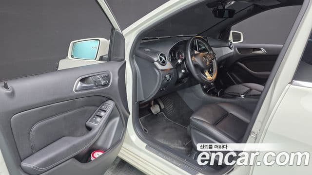 Mercedes-Benz B-Class 2018 — ფოტო 2/29